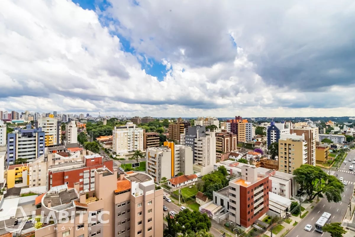 Apartamento com 3 quartos no Champagnat - Ed Champagnat Golden - HT2244