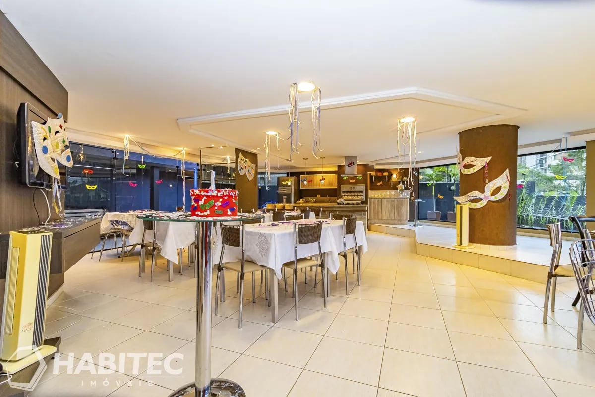 Apartamento com 3 quartos no Champagnat - Ed Champagnat Golden - HT2244