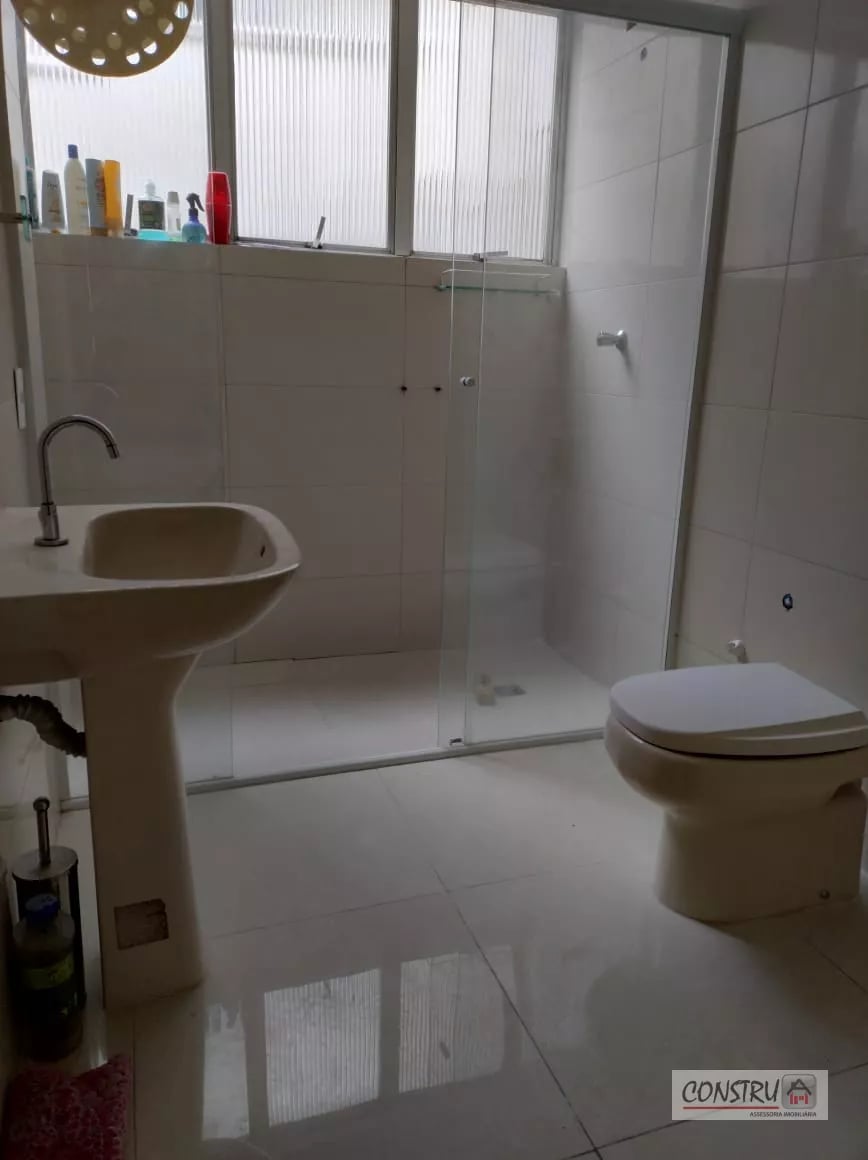 Excelente apto amplo no coração da Agua Verde