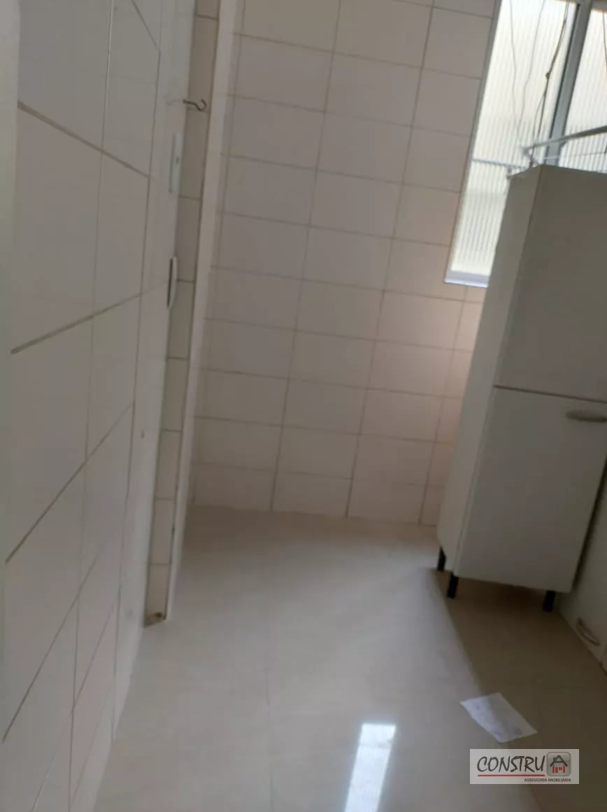 Excelente apto amplo no coração da Agua Verde