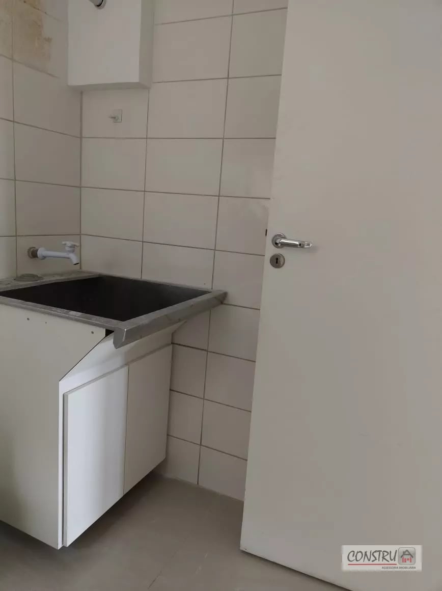 Excelente apto amplo no coração da Agua Verde