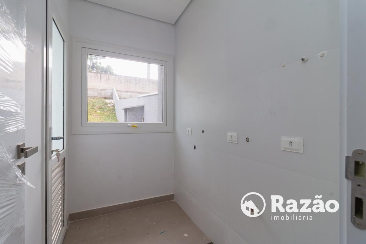 SOBRADO COM 3 SUÍTES - ÁREA TOTAL 184,90m² - SANTA FELICIDADE - REF 5996