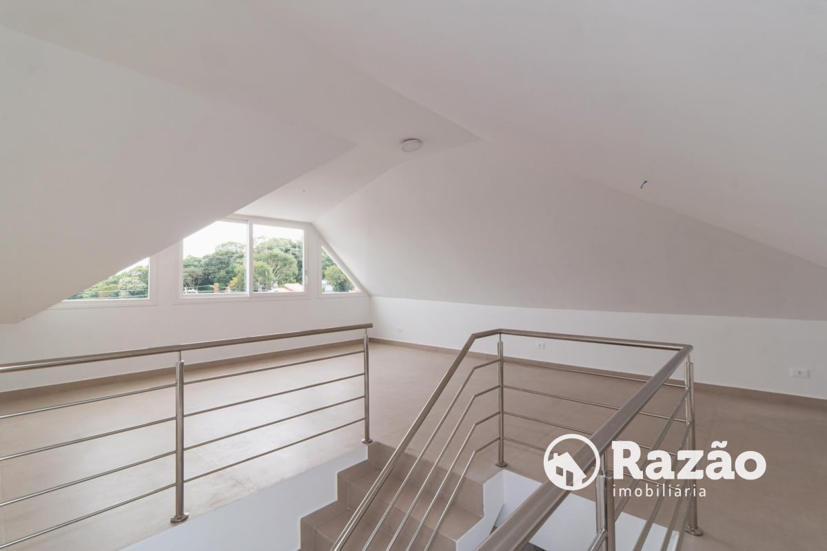 SOBRADO COM 3 SUÍTES - ÁREA TOTAL 184,90m² - SANTA FELICIDADE - REF 5996