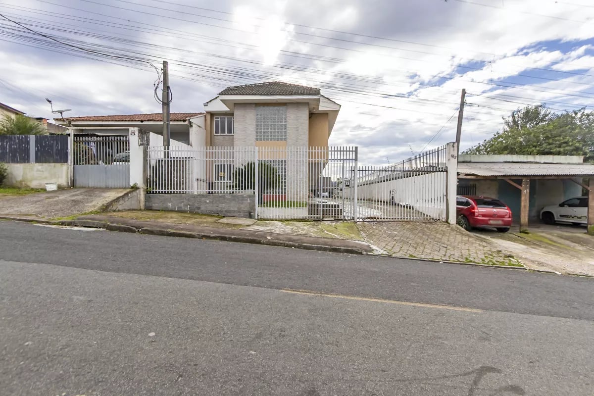 Sobrado em condominio com 103m² em Piraquara