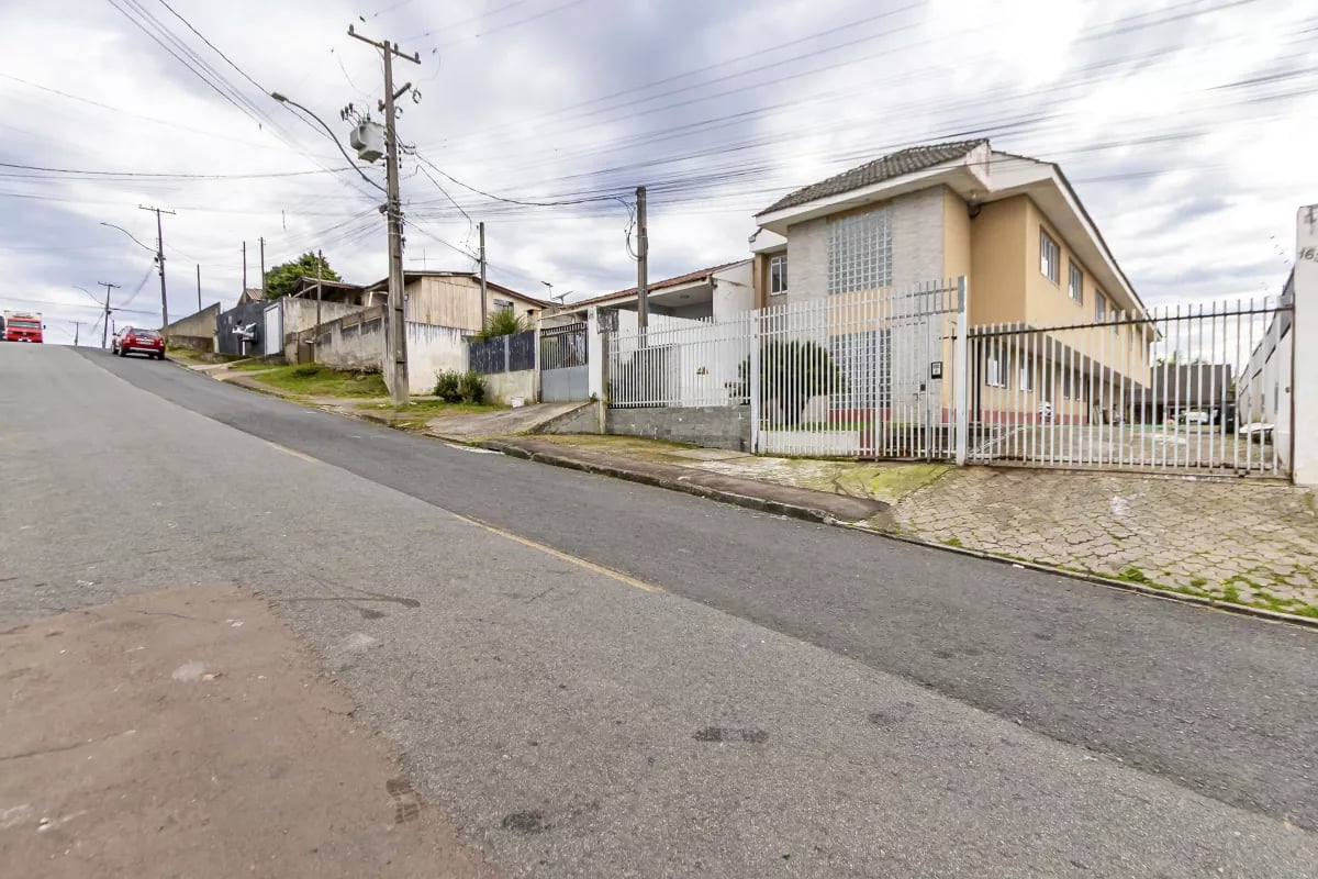 Sobrado em condominio com 103m² em Piraquara