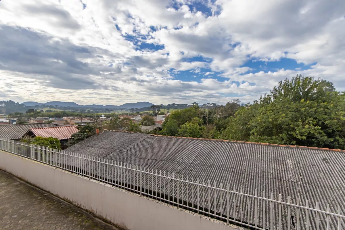 Sobrado em condominio com 103m² em Piraquara