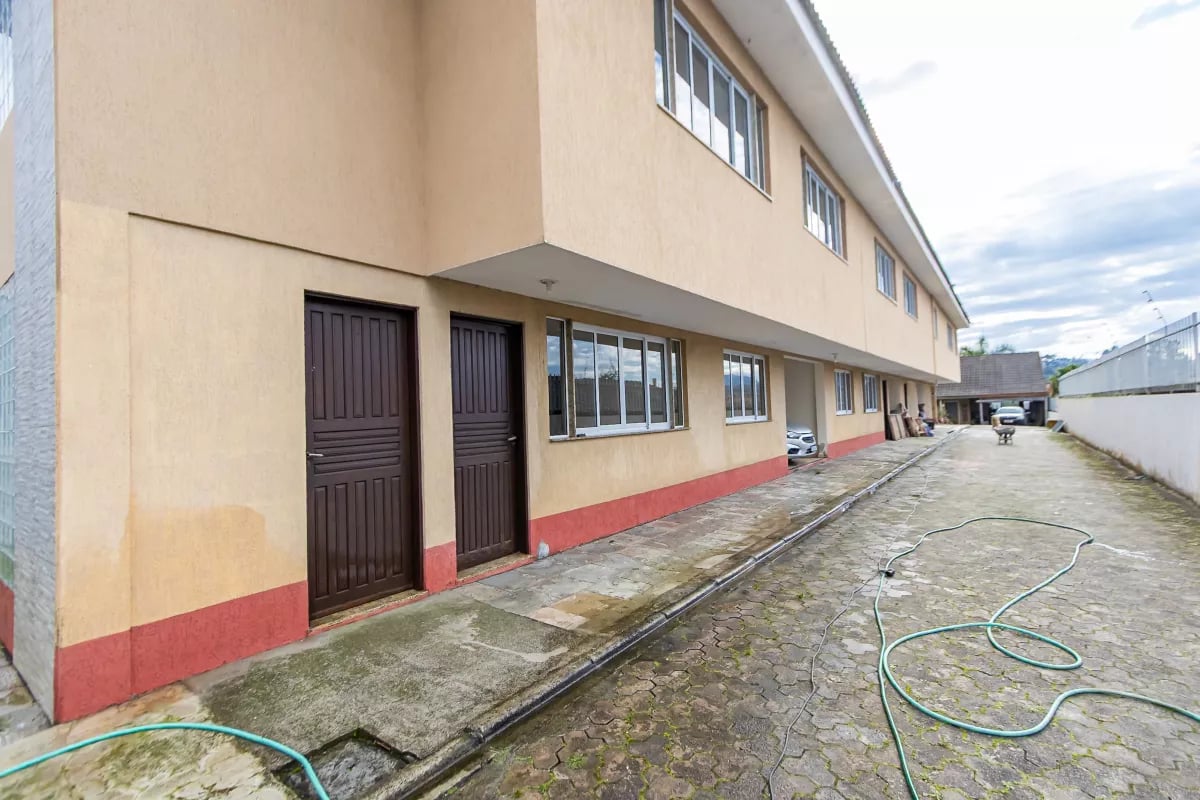 Sobrado em condominio com 105m² em Piraquara