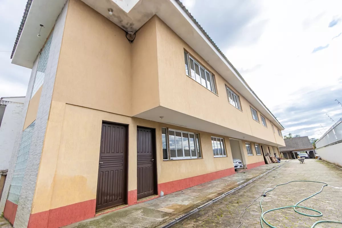 Sobrado em condominio com 105m² em Piraquara