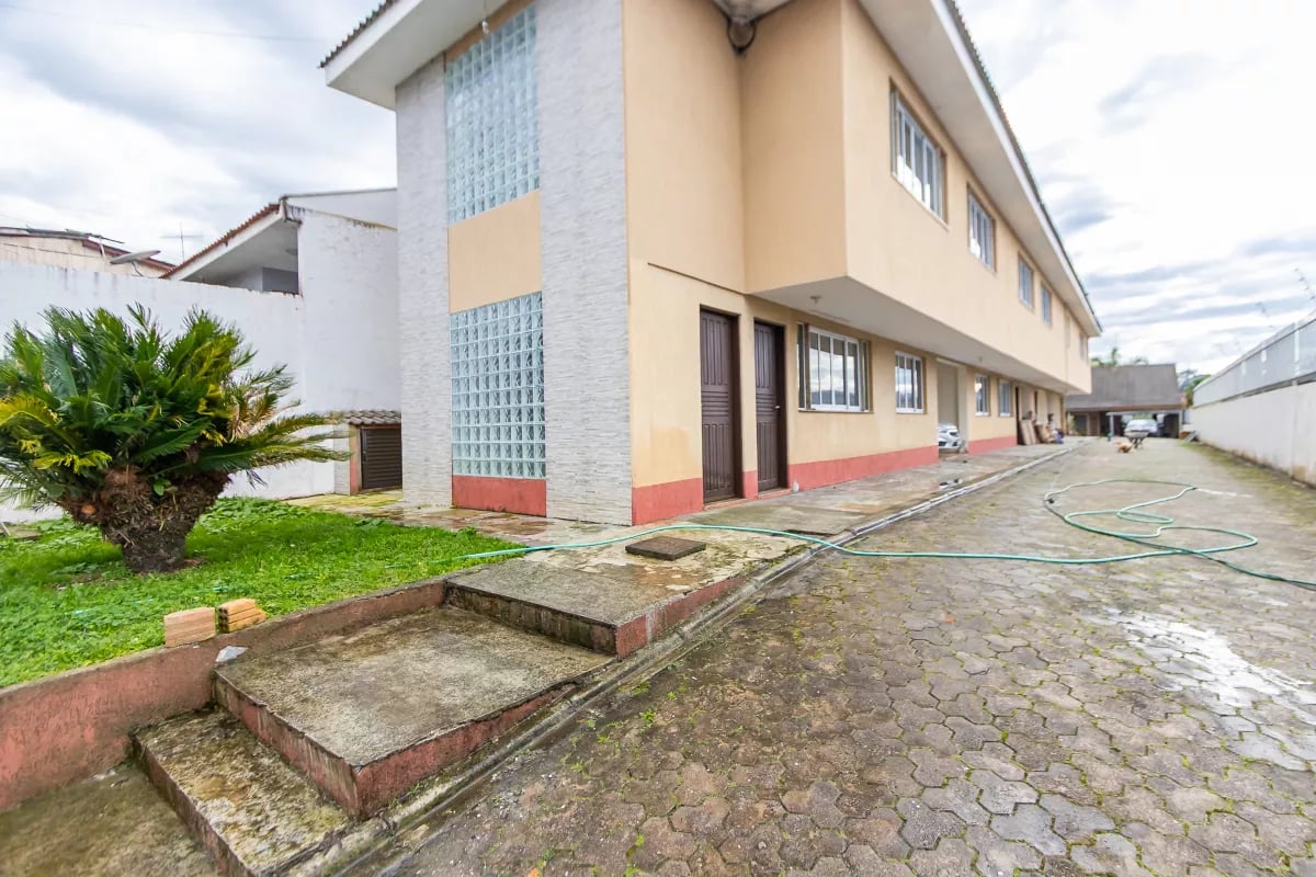 Sobrado em condominio com 105m² em Piraquara