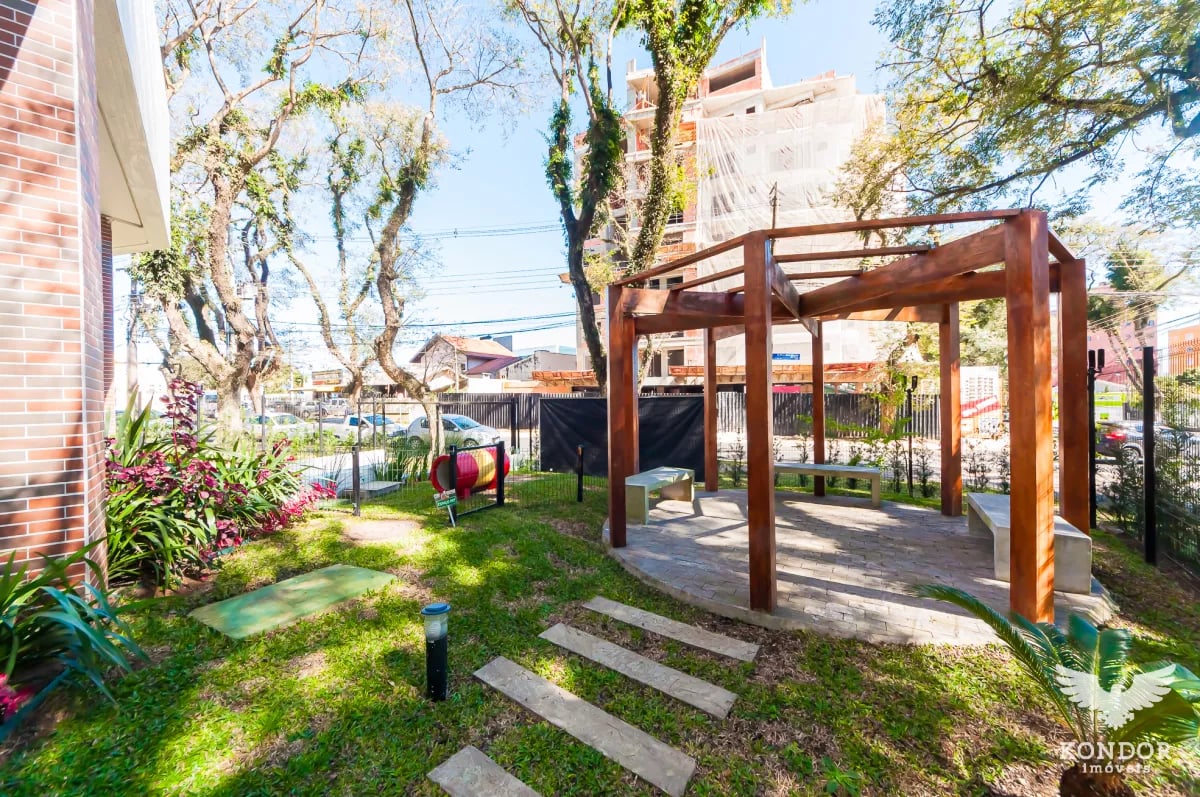 Apartamento no PORTÃO com 101,58 m²
