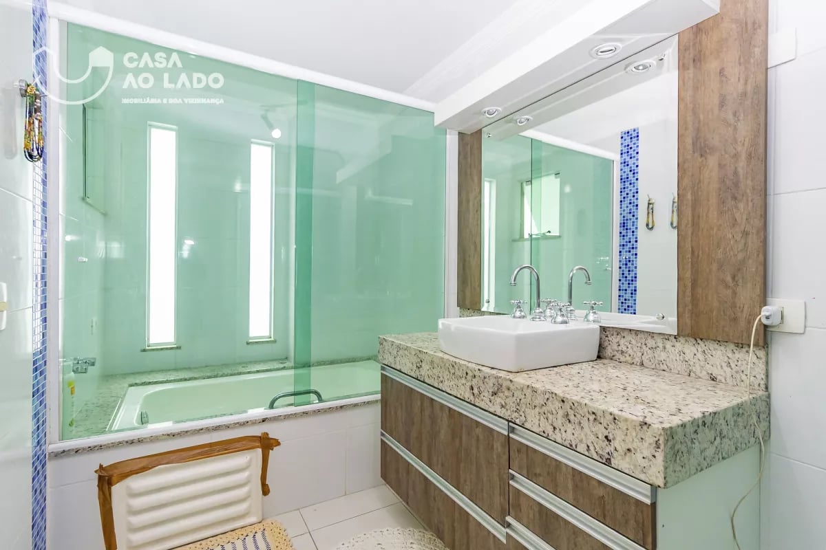 Sobrado Triplex 246m² com 04 quartos em Santa Felicidade - Curitiba/PR