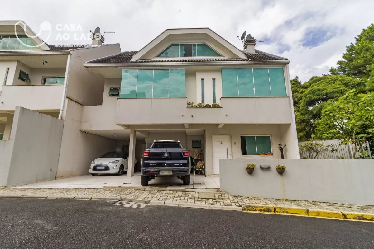 Sobrado Triplex 246m² com 04 quartos em Santa Felicidade - Curitiba/PR