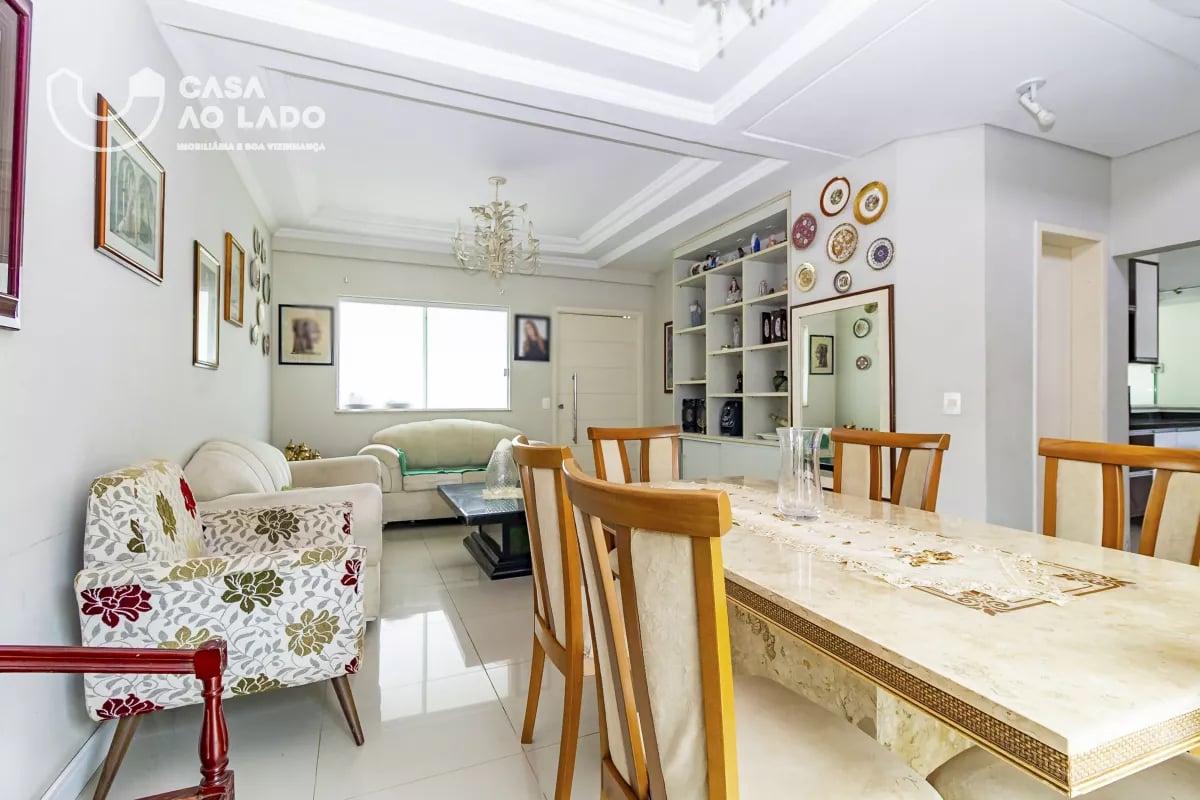 Sobrado Triplex 246m² com 04 quartos em Santa Felicidade - Curitiba/PR