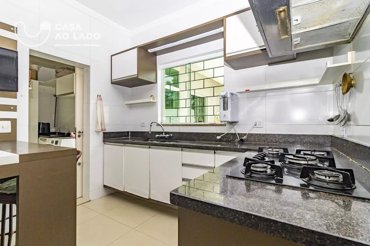 Sobrado Triplex 246m² com 04 quartos em Santa Felicidade - Curitiba/PR