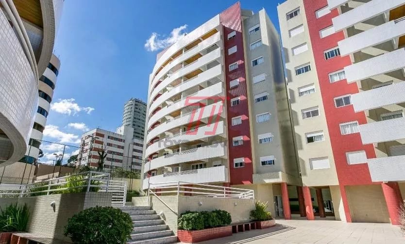 Apartamento com 2 dormitórios (3º reversível) à venda com 140,56m² no Ed. Res. Ibéria, bairro Mercês