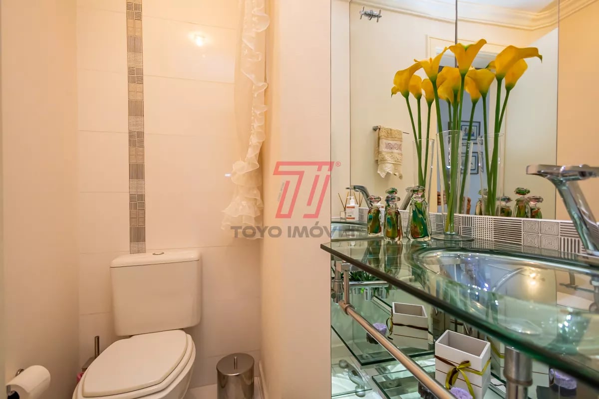 Apartamento com 2 dormitórios (3º reversível) à venda com 140,56m² no Ed. Res. Ibéria, bairro Mercês
