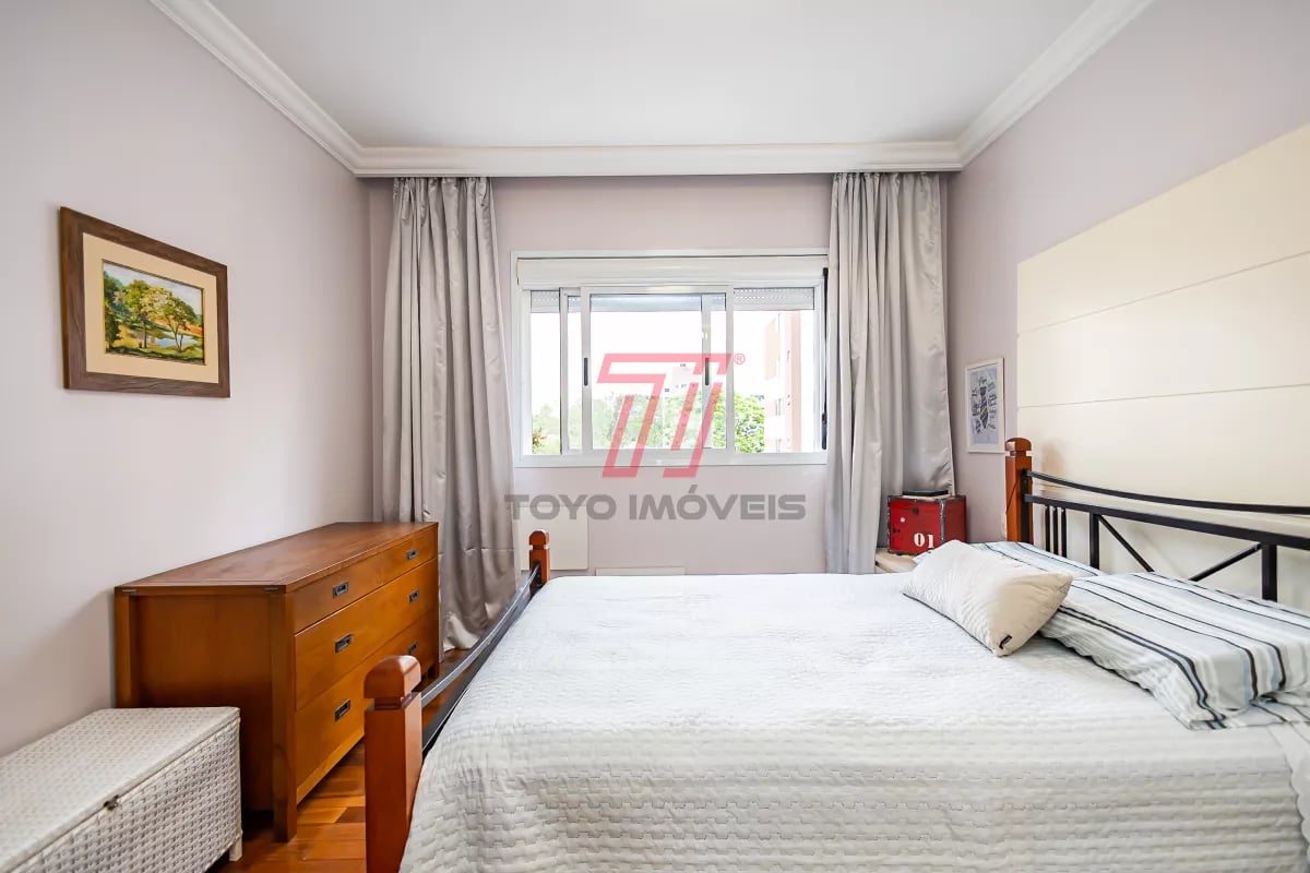 Apartamento com 2 dormitórios (3º reversível) à venda com 140,56m² no Ed. Res. Ibéria, bairro Mercês