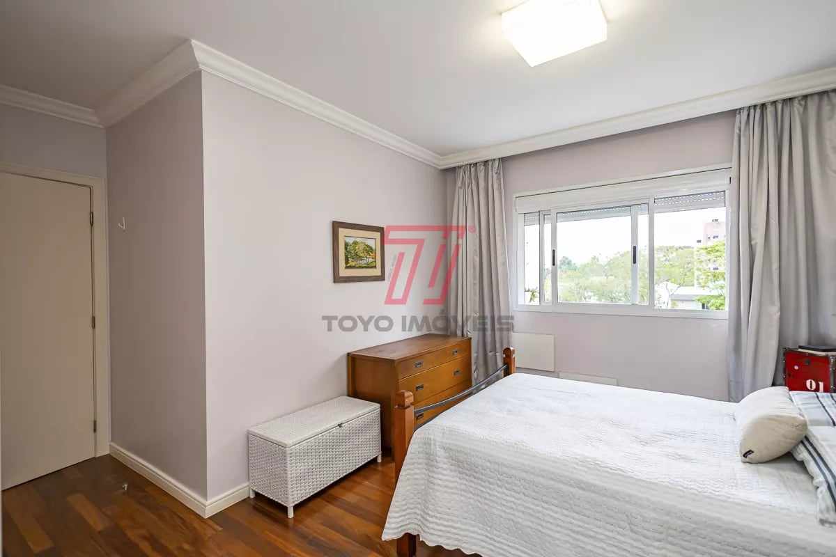 Apartamento com 2 dormitórios (3º reversível) à venda com 140,56m² no Ed. Res. Ibéria, bairro Mercês