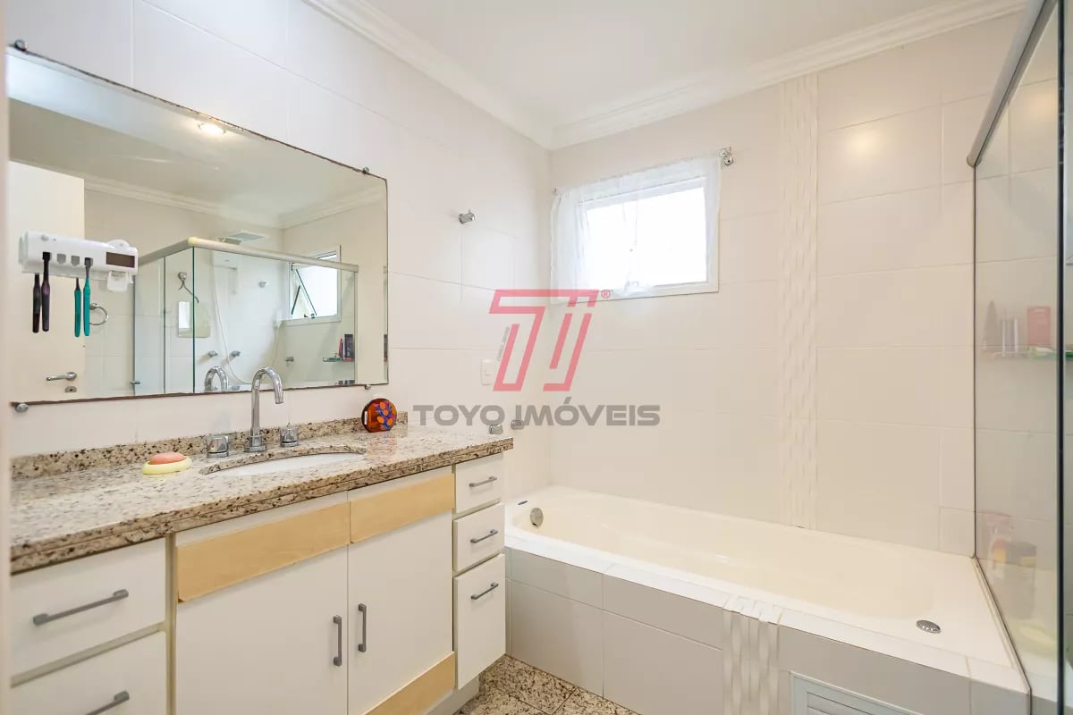 Apartamento com 2 dormitórios (3º reversível) à venda com 140,56m² no Ed. Res. Ibéria, bairro Mercês