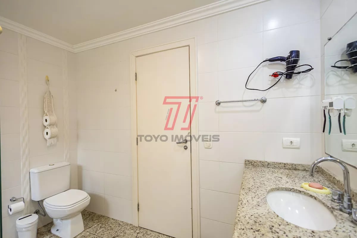Apartamento com 2 dormitórios (3º reversível) à venda com 140,56m² no Ed. Res. Ibéria, bairro Mercês