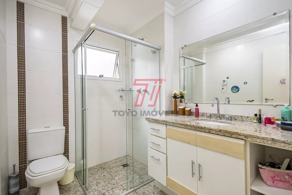 Apartamento com 2 dormitórios (3º reversível) à venda com 140,56m² no Ed. Res. Ibéria, bairro Mercês