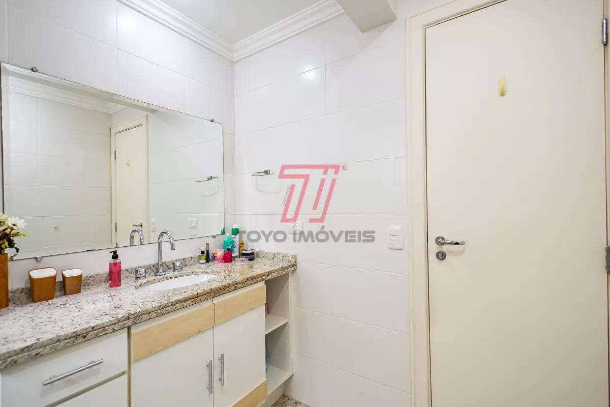 Apartamento com 2 dormitórios (3º reversível) à venda com 140,56m² no Ed. Res. Ibéria, bairro Mercês