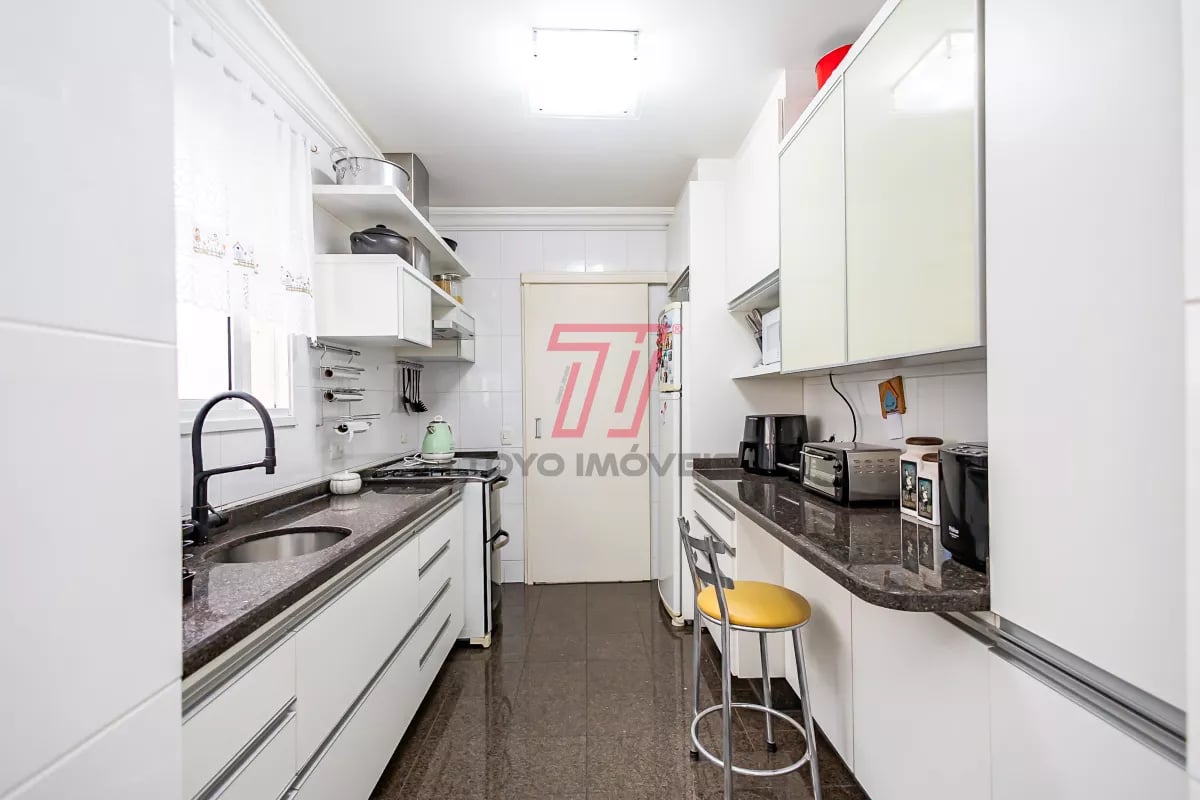 Apartamento com 2 dormitórios (3º reversível) à venda com 140,56m² no Ed. Res. Ibéria, bairro Mercês
