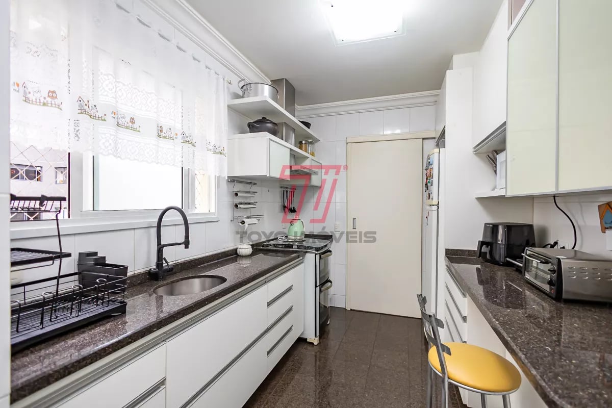 Apartamento com 2 dormitórios (3º reversível) à venda com 140,56m² no Ed. Res. Ibéria, bairro Mercês