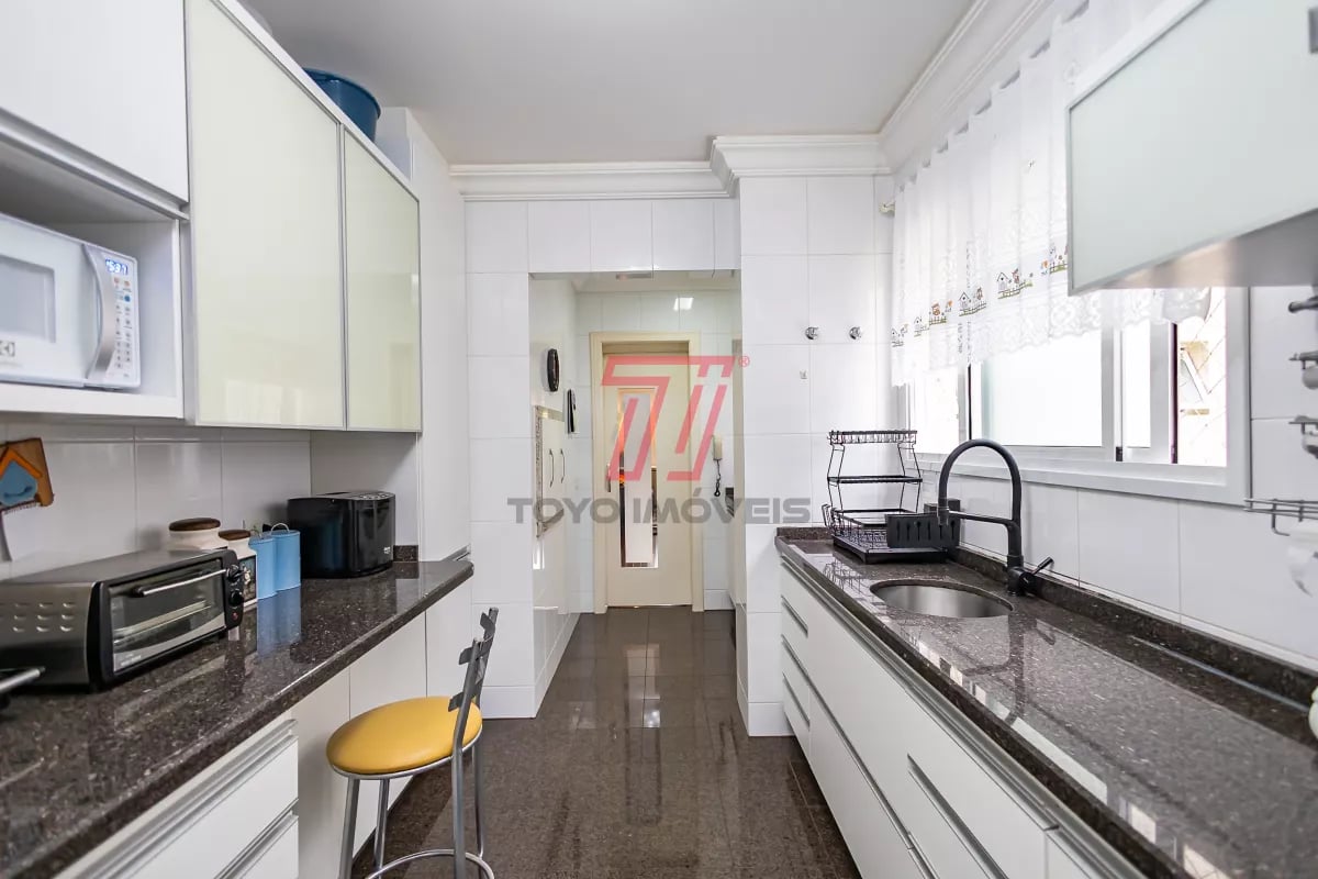 Apartamento com 2 dormitórios (3º reversível) à venda com 140,56m² no Ed. Res. Ibéria, bairro Mercês