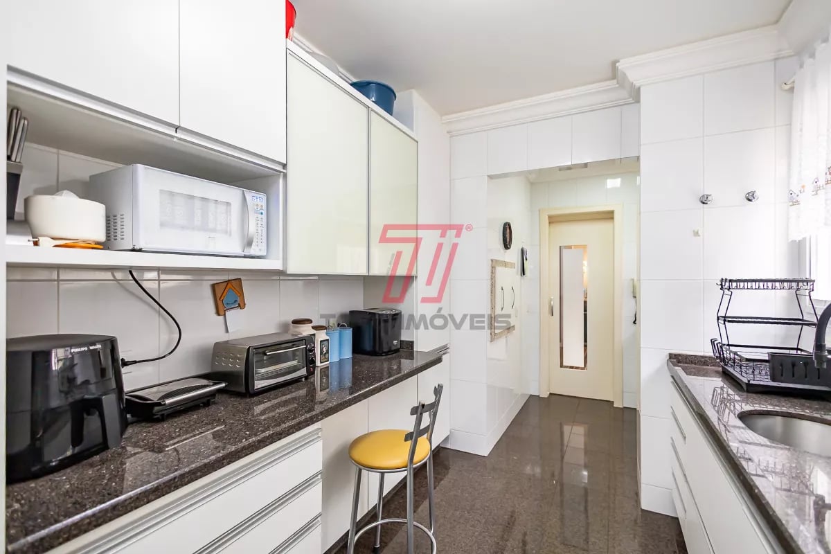 Apartamento com 2 dormitórios (3º reversível) à venda com 140,56m² no Ed. Res. Ibéria, bairro Mercês