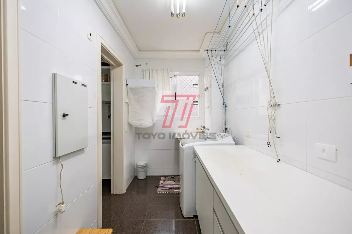 Apartamento com 2 dormitórios (3º reversível) à venda com 140,56m² no Ed. Res. Ibéria, bairro Mercês