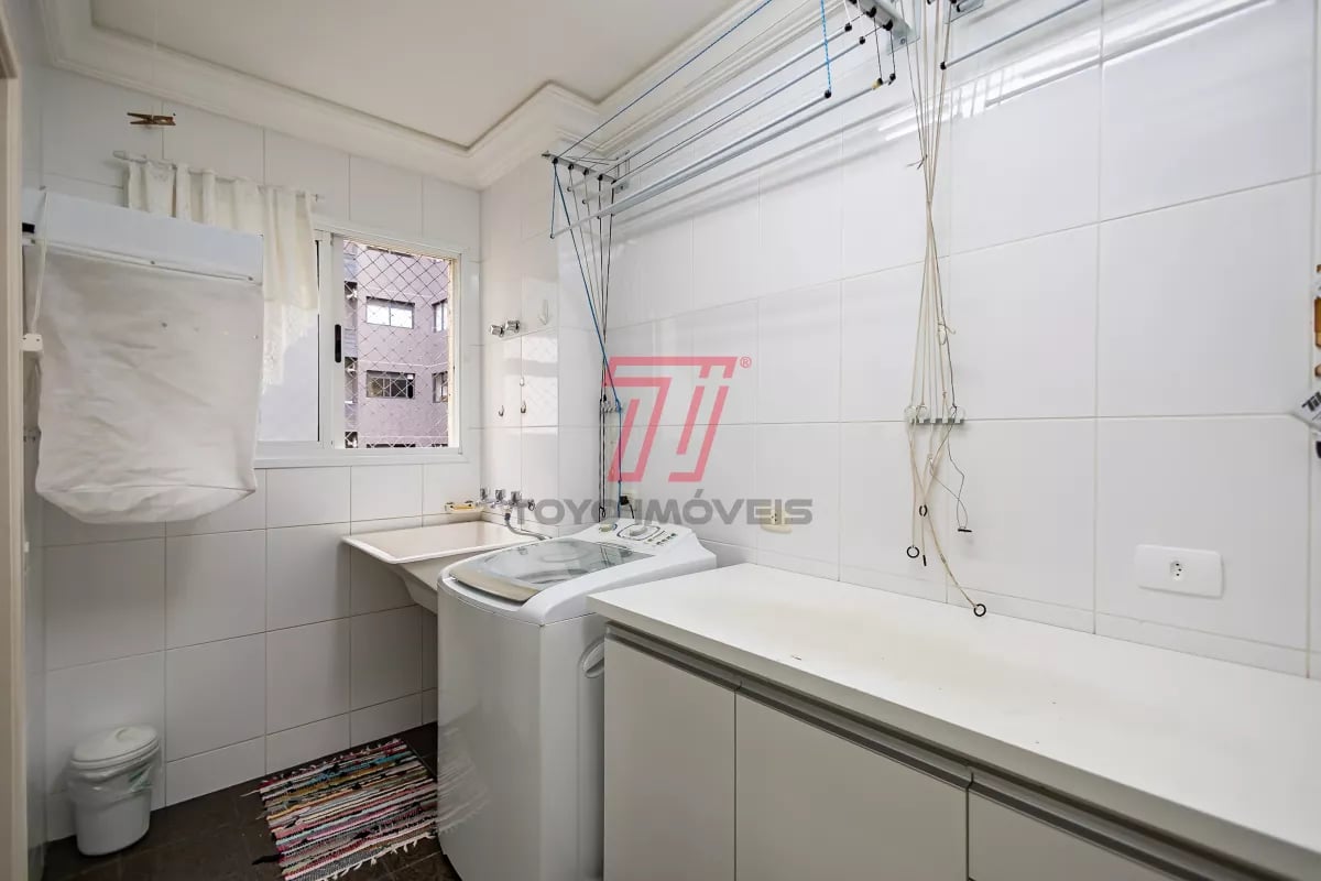 Apartamento com 2 dormitórios (3º reversível) à venda com 140,56m² no Ed. Res. Ibéria, bairro Mercês