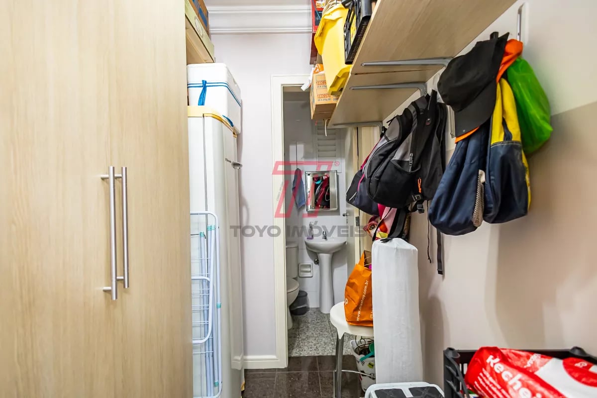Apartamento com 2 dormitórios (3º reversível) à venda com 140,56m² no Ed. Res. Ibéria, bairro Mercês