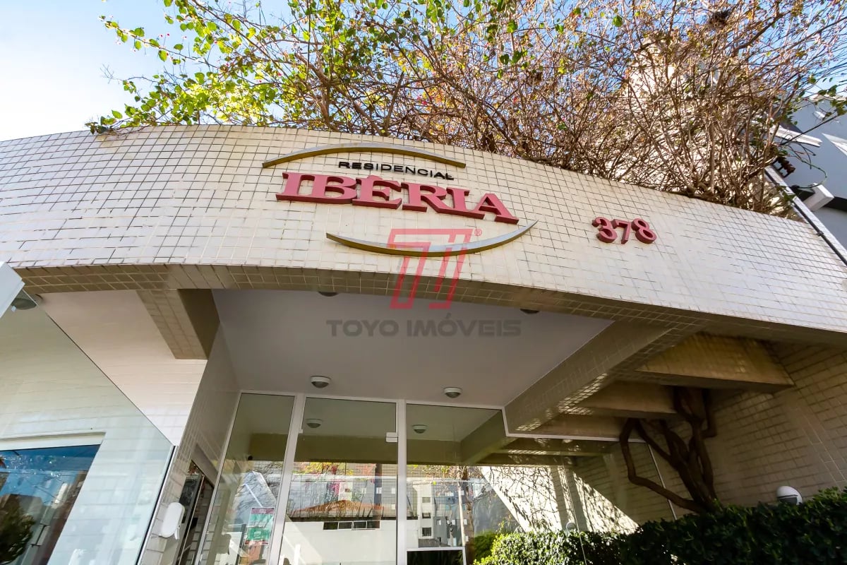 Apartamento com 2 dormitórios (3º reversível) à venda com 140,56m² no Ed. Res. Ibéria, bairro Mercês