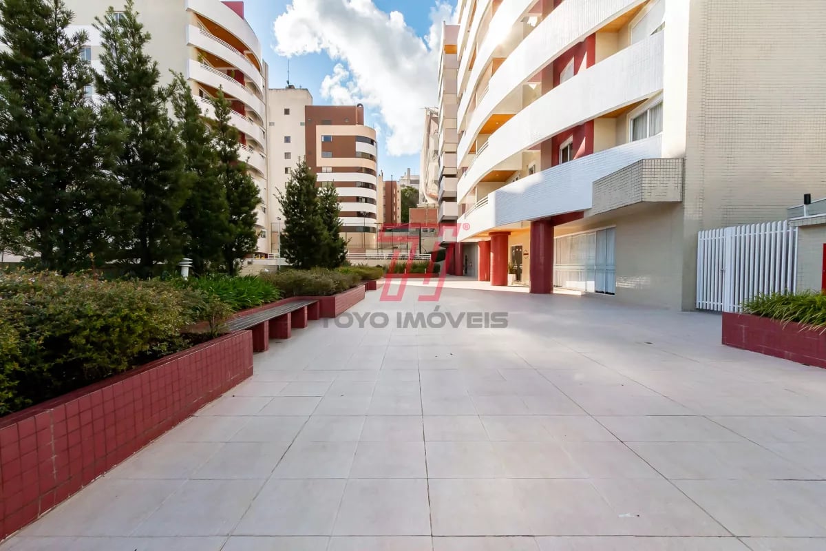Apartamento com 2 dormitórios (3º reversível) à venda com 140,56m² no Ed. Res. Ibéria, bairro Mercês