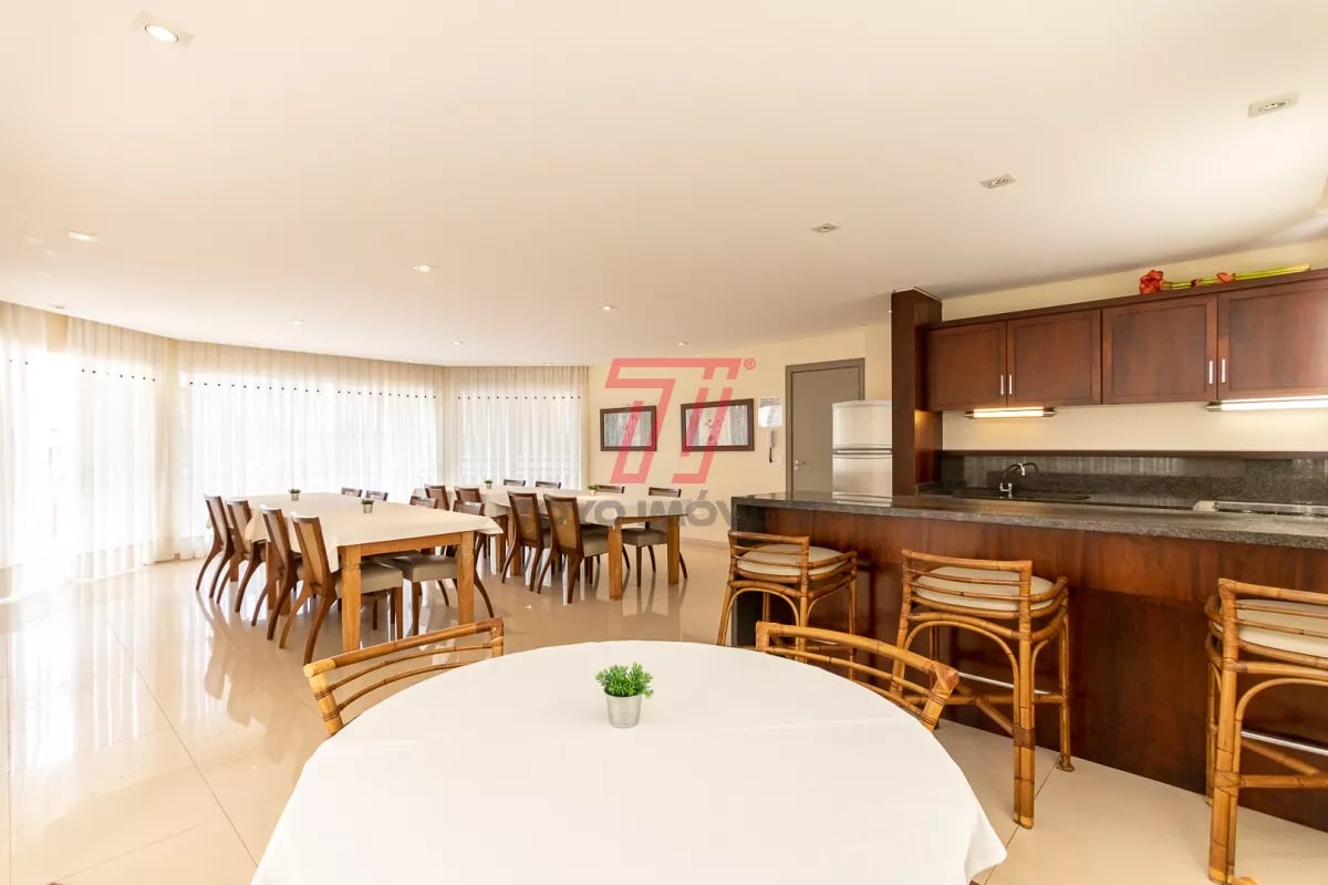 Apartamento com 2 dormitórios (3º reversível) à venda com 140,56m² no Ed. Res. Ibéria, bairro Mercês