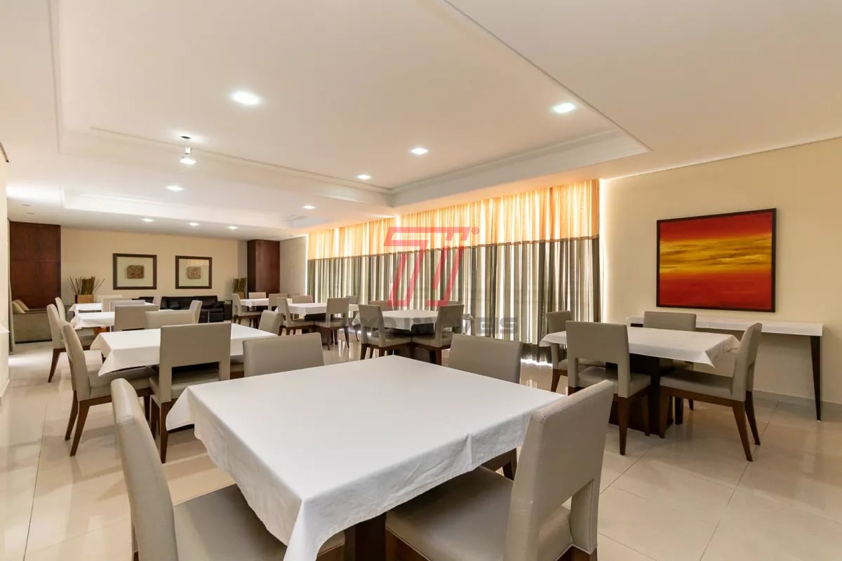 Apartamento com 2 dormitórios (3º reversível) à venda com 140,56m² no Ed. Res. Ibéria, bairro Mercês