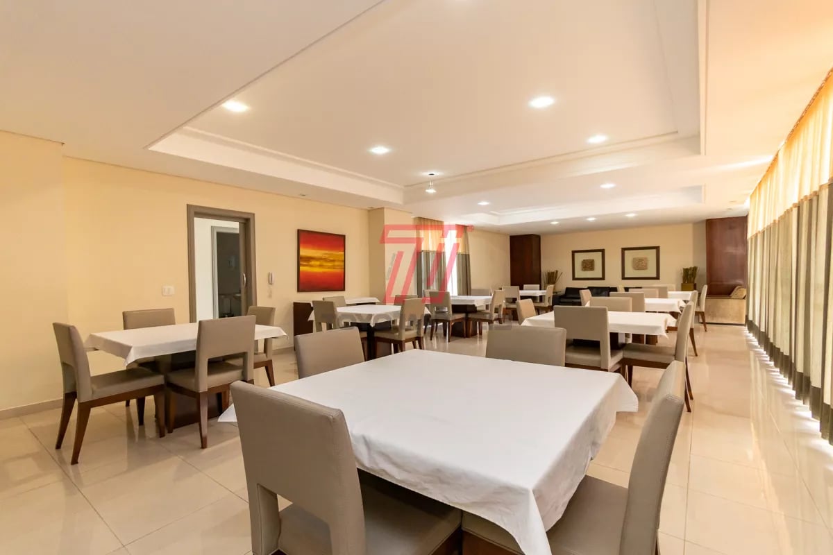 Apartamento com 2 dormitórios (3º reversível) à venda com 140,56m² no Ed. Res. Ibéria, bairro Mercês