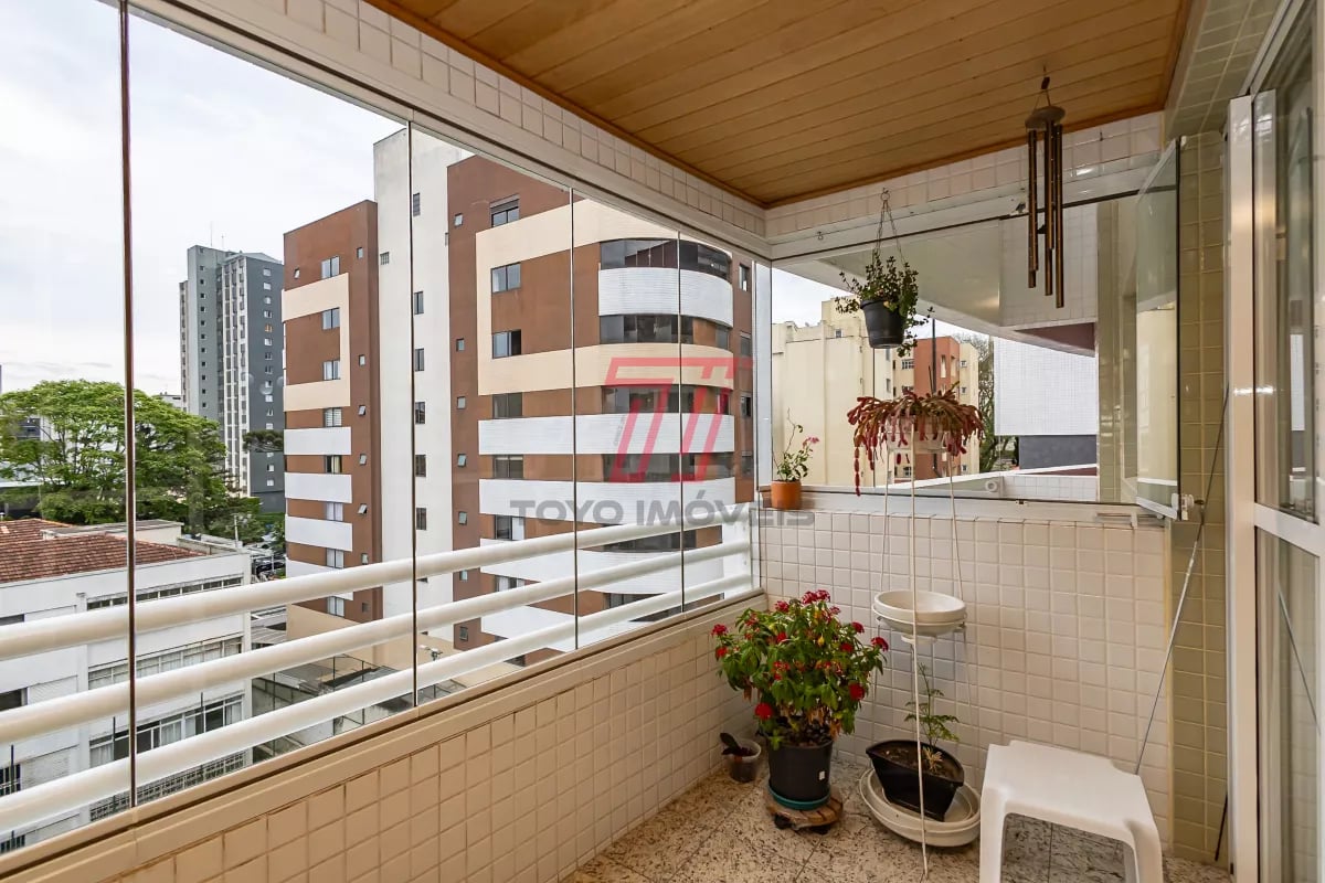 Apartamento com 2 dormitórios (3º reversível) à venda com 140,56m² no Ed. Res. Ibéria, bairro Mercês