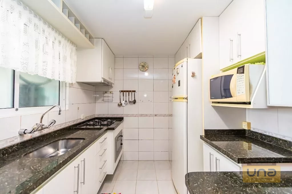 Sobrado 202m², 4 quartos(suíte), ático c/ lavabo, espaço gourmet c/ churrasqueira, 2 garagens-próximo Av. Via Venetto -R$ 980.000 - Santa Felicidade