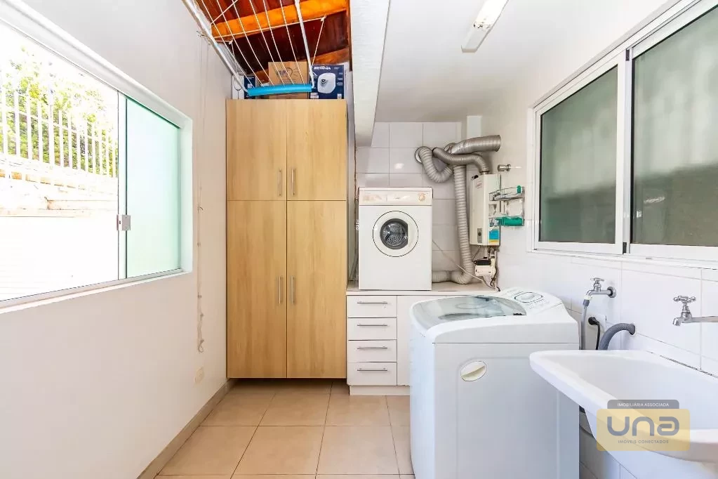 Sobrado 202m², 4 quartos(suíte), ático c/ lavabo, espaço gourmet c/ churrasqueira, 2 garagens-próximo Av. Via Venetto -R$ 980.000 - Santa Felicidade