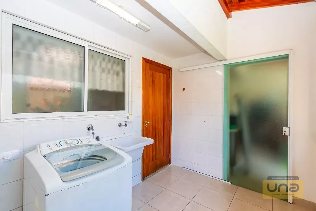 Sobrado 202m², 4 quartos(suíte), ático c/ lavabo, espaço gourmet c/ churrasqueira, 2 garagens-próximo Av. Via Venetto -R$ 980.000 - Santa Felicidade