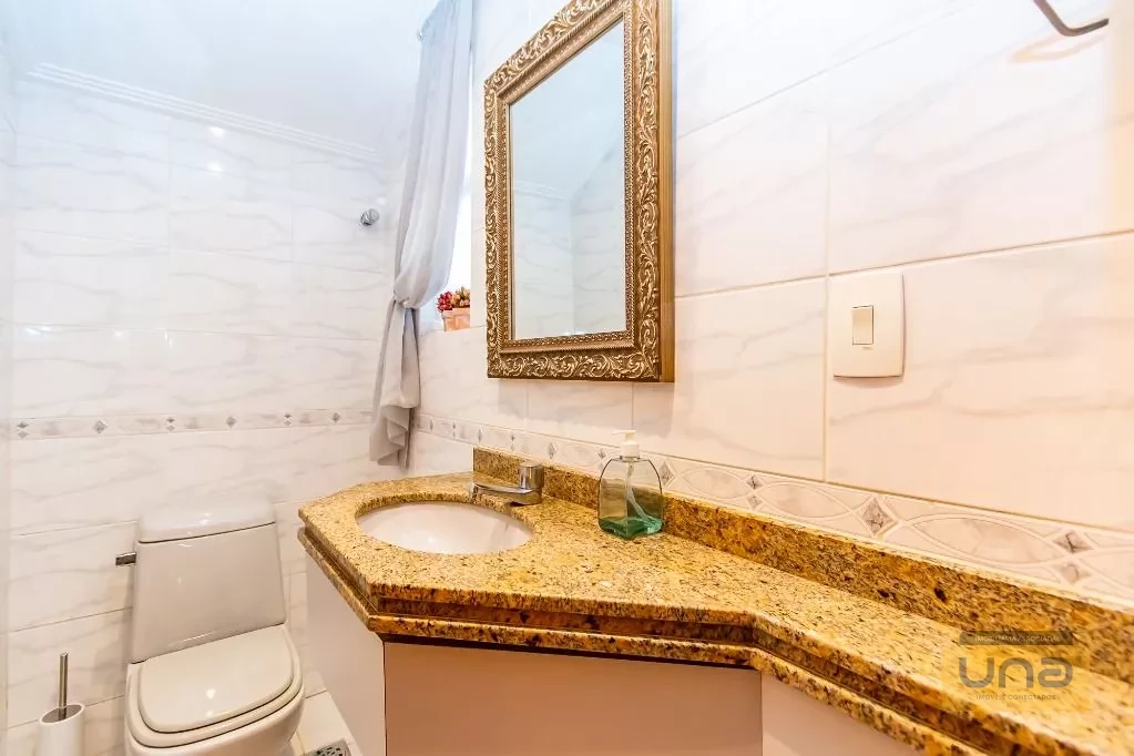 Sobrado 202m², 4 quartos(suíte), ático c/ lavabo, espaço gourmet c/ churrasqueira, 2 garagens-próximo Av. Via Venetto -R$ 980.000 - Santa Felicidade