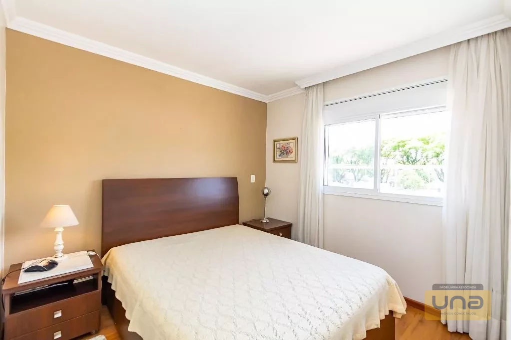 Sobrado 202m², 4 quartos(suíte), ático c/ lavabo, espaço gourmet c/ churrasqueira, 2 garagens-próximo Av. Via Venetto -R$ 980.000 - Santa Felicidade