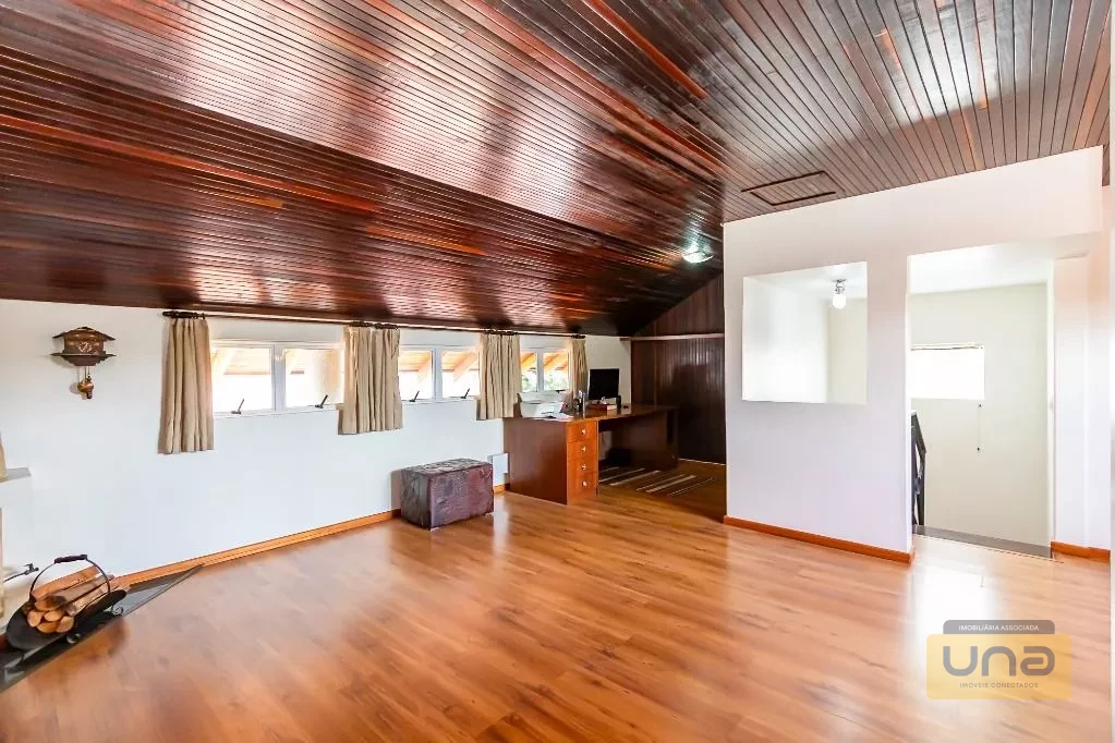 Sobrado 202m², 4 quartos(suíte), ático c/ lavabo, espaço gourmet c/ churrasqueira, 2 garagens-próximo Av. Via Venetto -R$ 980.000 - Santa Felicidade