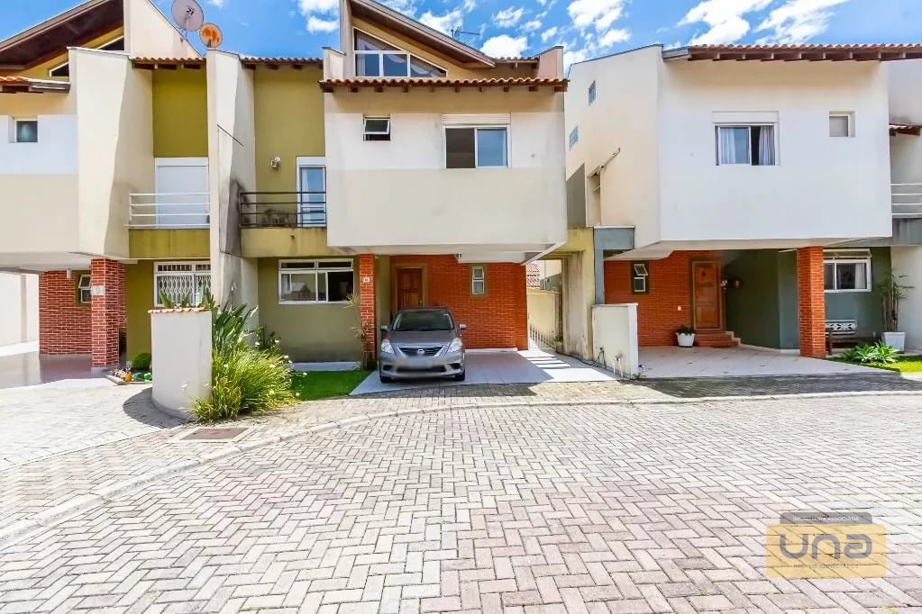 Sobrado 202m², 4 quartos(suíte), ático c/ lavabo, espaço gourmet c/ churrasqueira, 2 garagens-próximo Av. Via Venetto -R$ 980.000 - Santa Felicidade