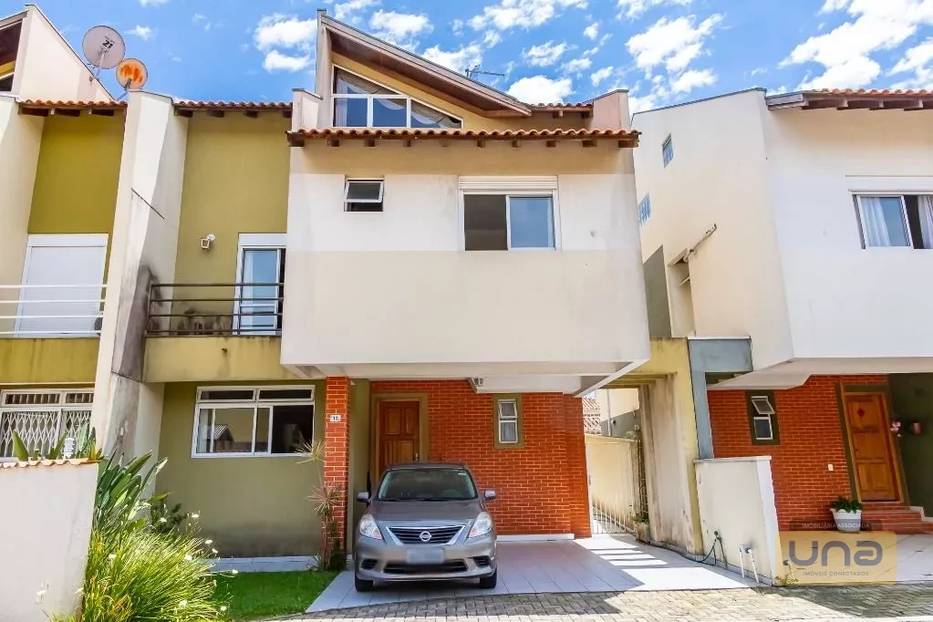Sobrado 202m², 4 quartos(suíte), ático c/ lavabo, espaço gourmet c/ churrasqueira, 2 garagens-próximo Av. Via Venetto -R$ 980.000 - Santa Felicidade