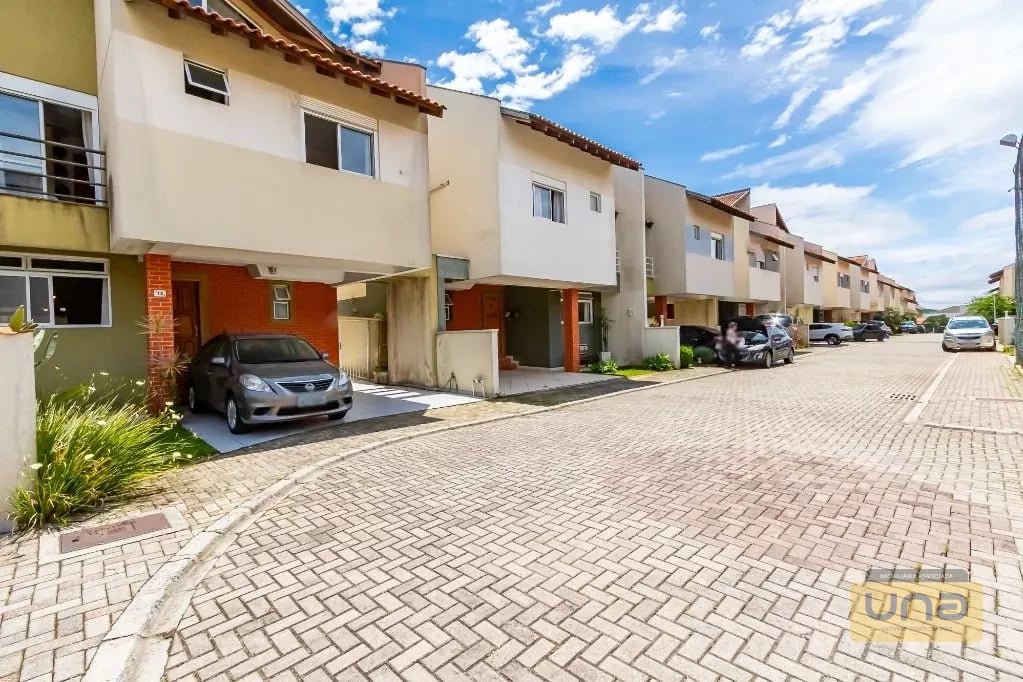 Sobrado 202m², 4 quartos(suíte), ático c/ lavabo, espaço gourmet c/ churrasqueira, 2 garagens-próximo Av. Via Venetto -R$ 980.000 - Santa Felicidade
