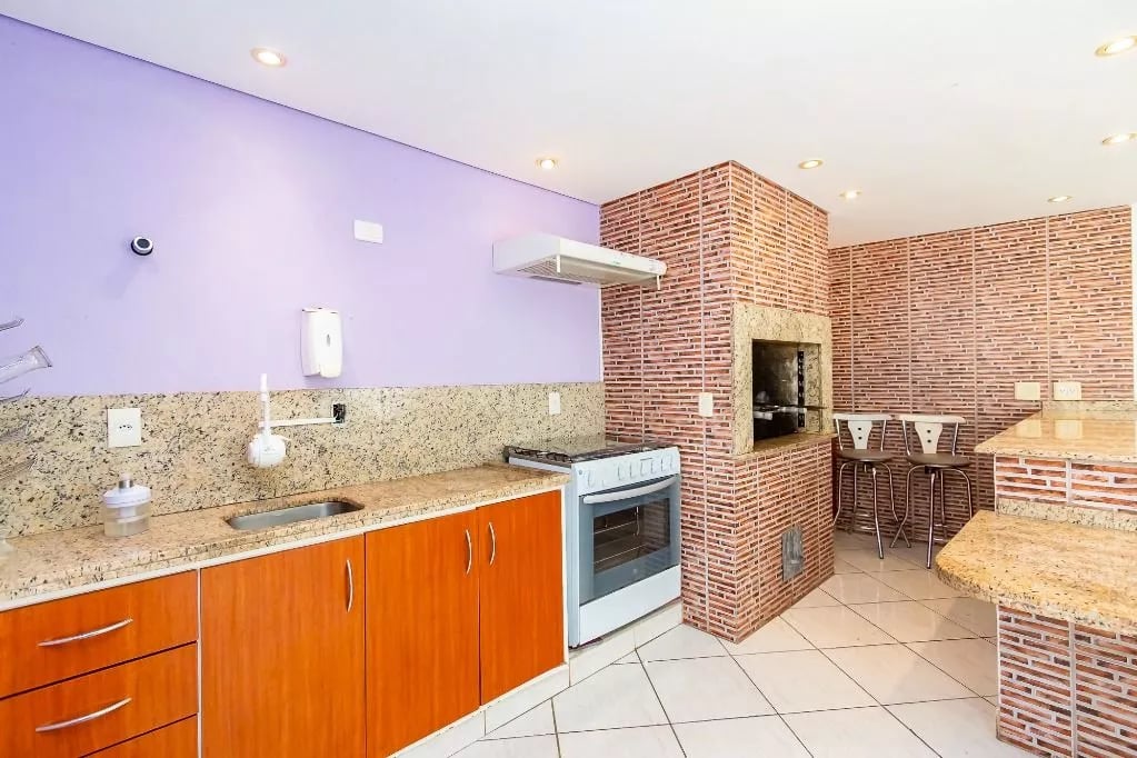Sobrado 202m², 4 quartos(suíte), ático c/ lavabo, espaço gourmet c/ churrasqueira, 2 garagens-próximo Av. Via Venetto -R$ 980.000 - Santa Felicidade