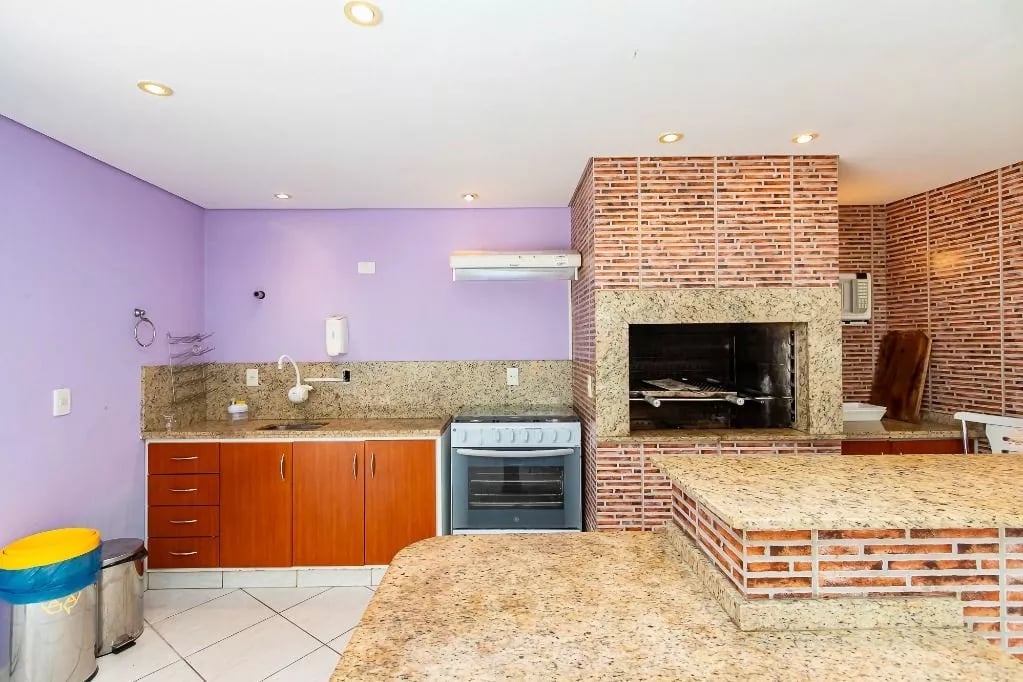 Sobrado 202m², 4 quartos(suíte), ático c/ lavabo, espaço gourmet c/ churrasqueira, 2 garagens-próximo Av. Via Venetto -R$ 980.000 - Santa Felicidade